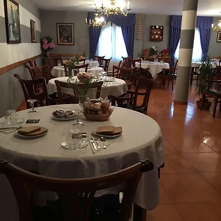 מלון Reyes Astures Fresneda (Asturias)