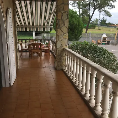 Reyes Astures מלון 2*